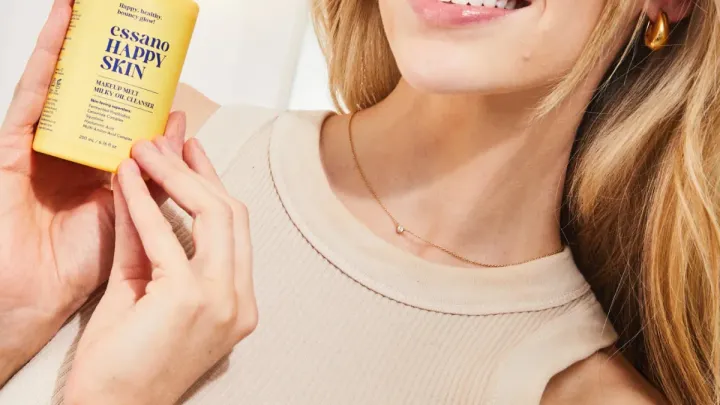 Selección de aceites limpiadores y bálsamos faciales para doble limpieza