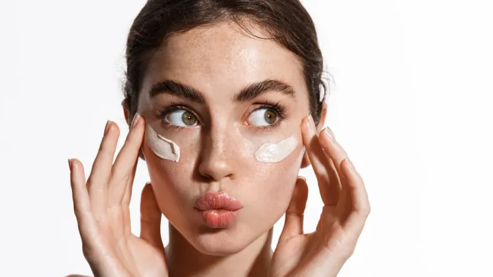 Selección de cremas antiedad de farmacia analizadas por INCI y evidencia