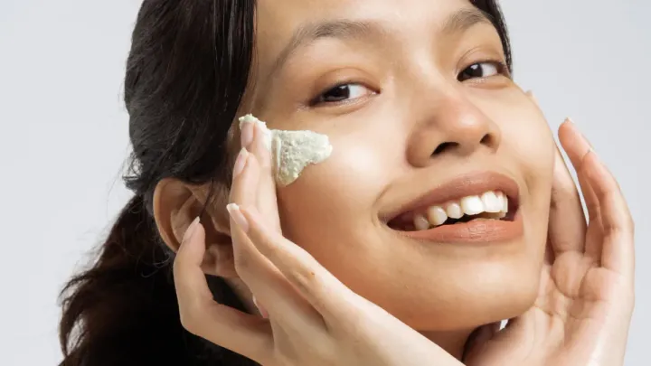 Las 5 mejores cremas con ceramidas: comparativa de hidratantes para reparar la barrera cutánea