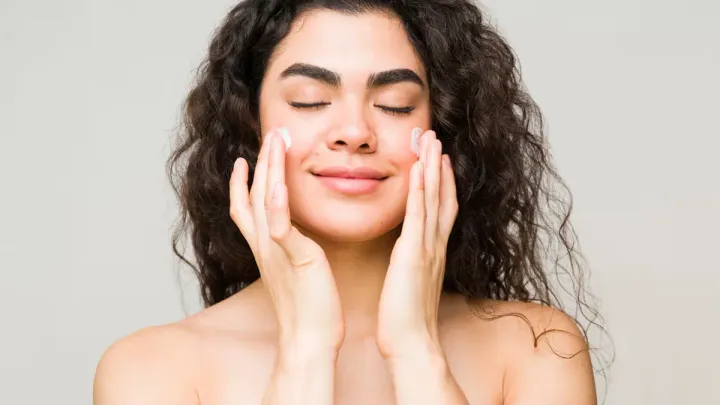 Las 6 mejores cremas para rosácea: comparativa de anti-rojeces, azelaic acid y barrera cutánea