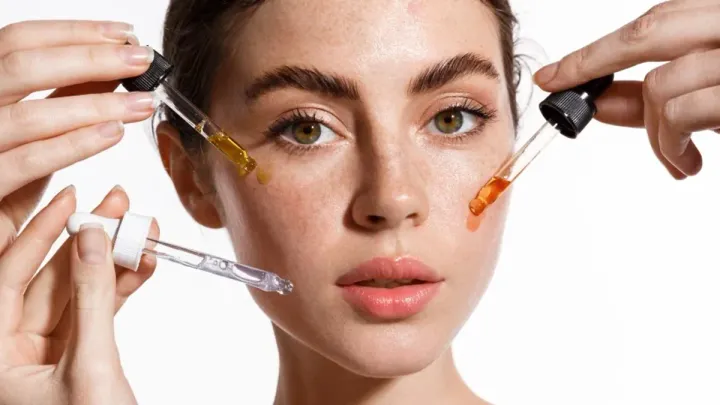 Calendario de skin cycling con productos para cada noche del ciclo