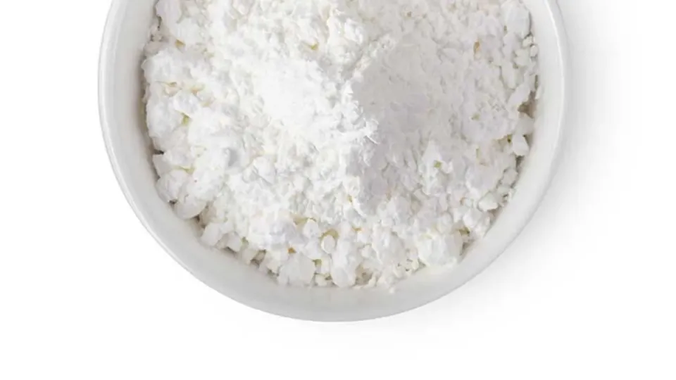 Textura de crema con ácido azelaico sobre fondo neutro
