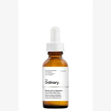 Frasco de The Ordinary Retinol 0.2% in Squalane sobre fondo neutro